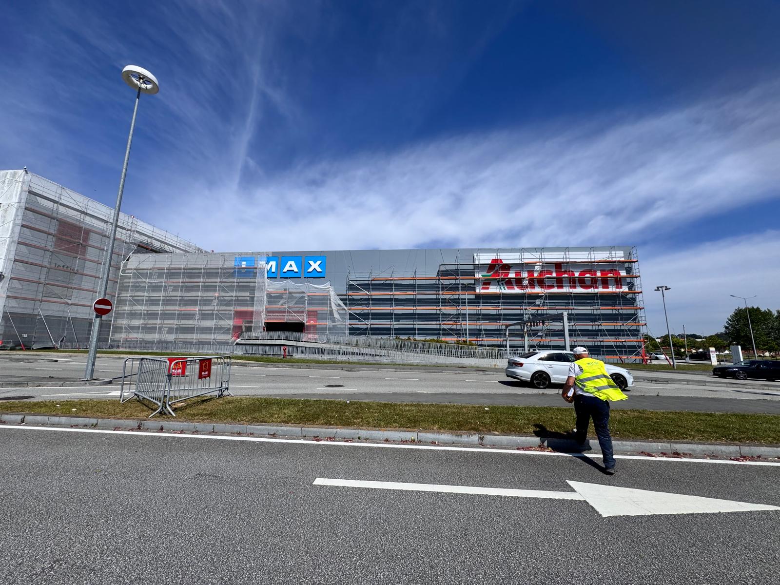 Fachada exterior Auchan e IMAX em obra, MAR Shopping